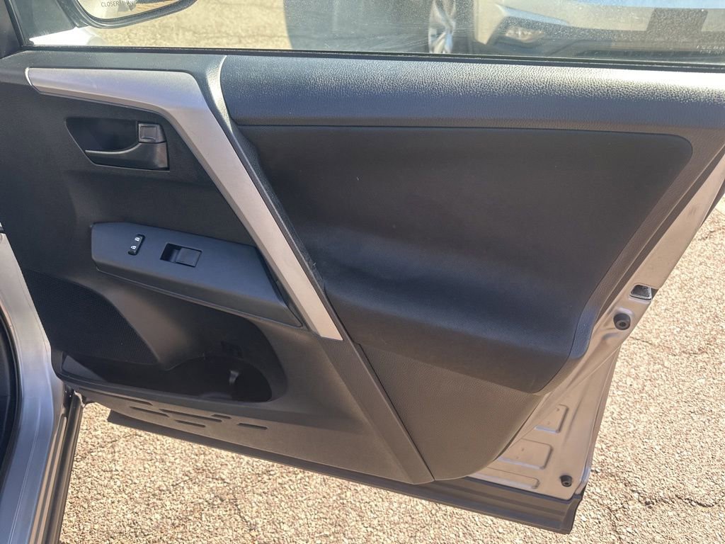 Used 2017 Toyota RAV4 LE w/ Carpet Mat Package AWD/4WD image 33