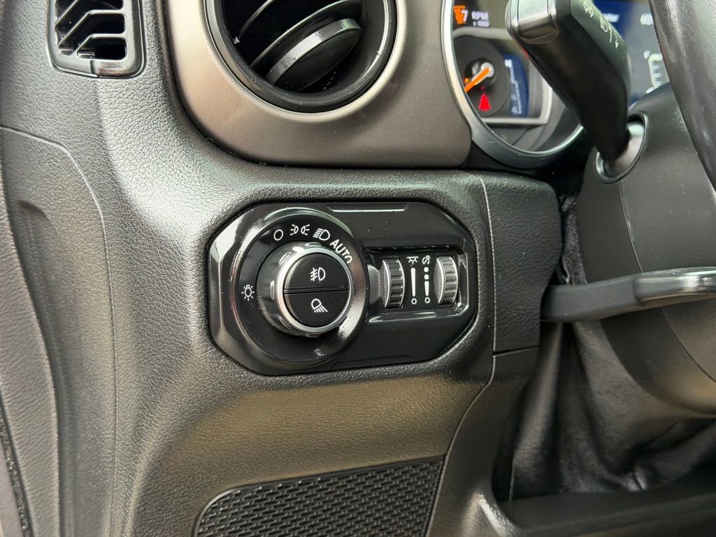 Used 2021 Jeep Gladiator Sport image 25