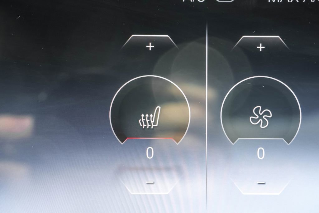 Used 2024 BMW 330e xDrive image 25