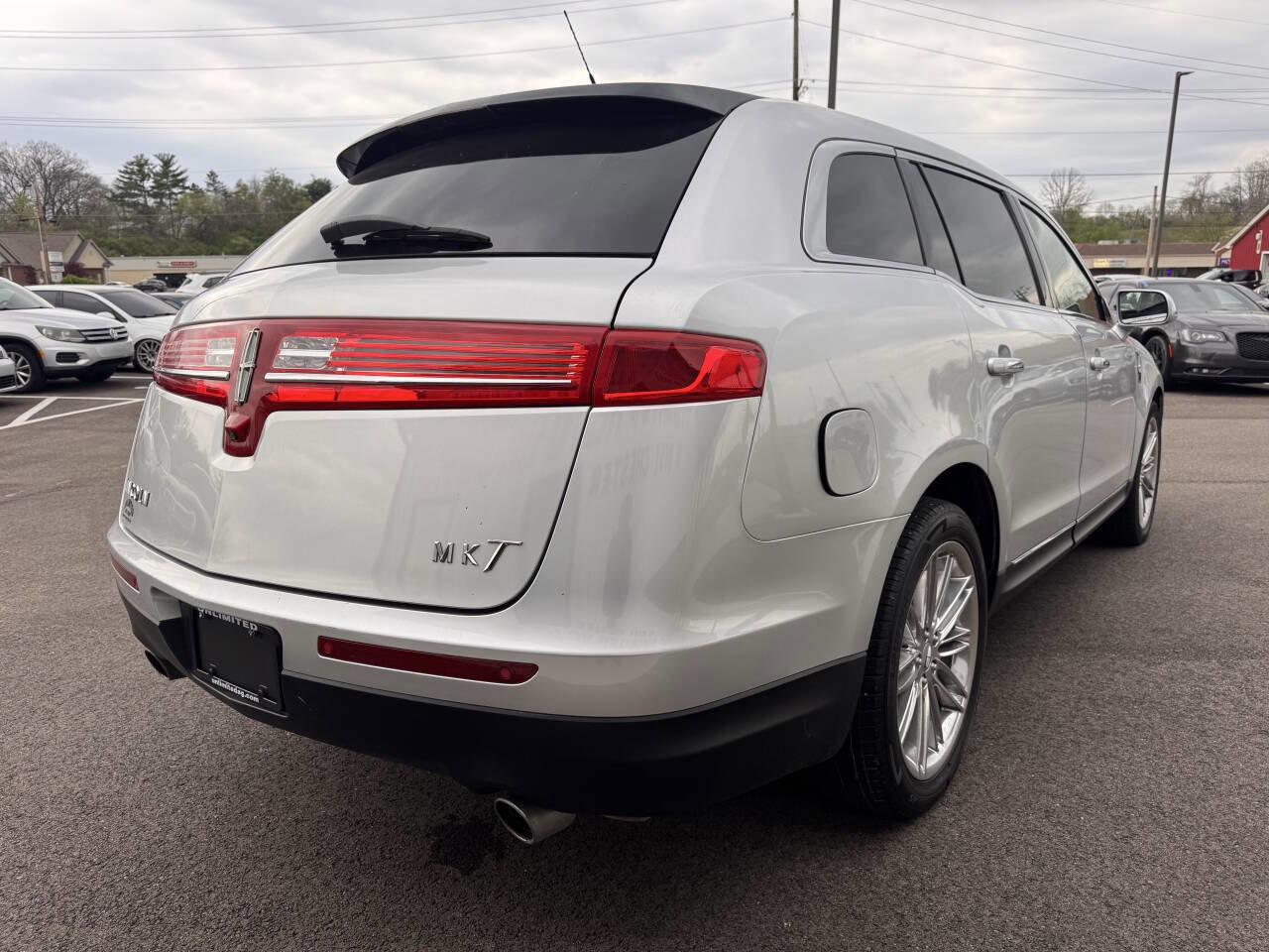 Used 2019 Lincoln MKT AWD image 8