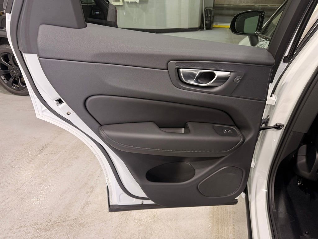 Used 2025 Volvo XC60 B5 Core w/ Climate Package image 19