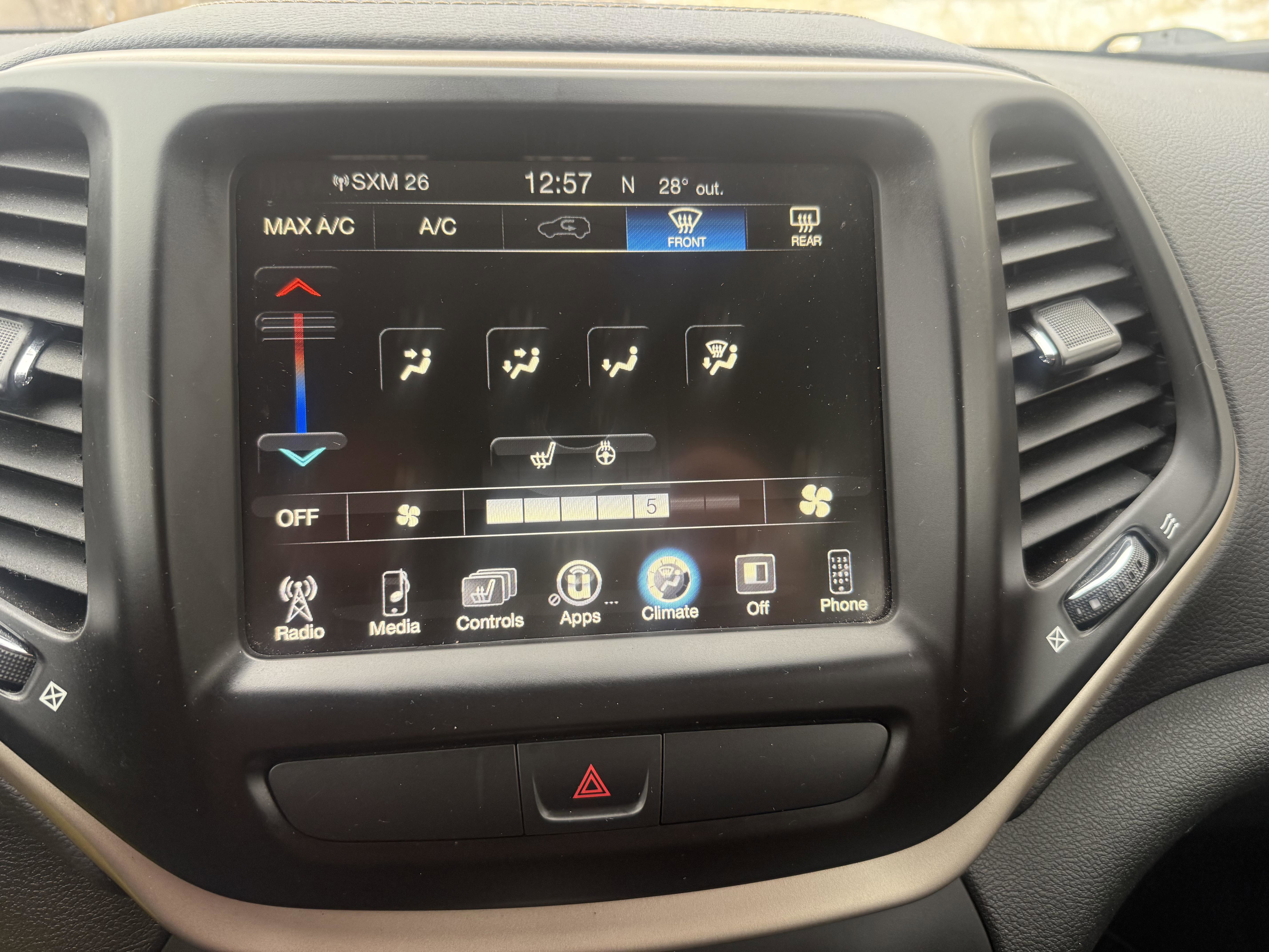 Used 2017 Jeep Cherokee Latitude w/ Cold Weather Group image 22