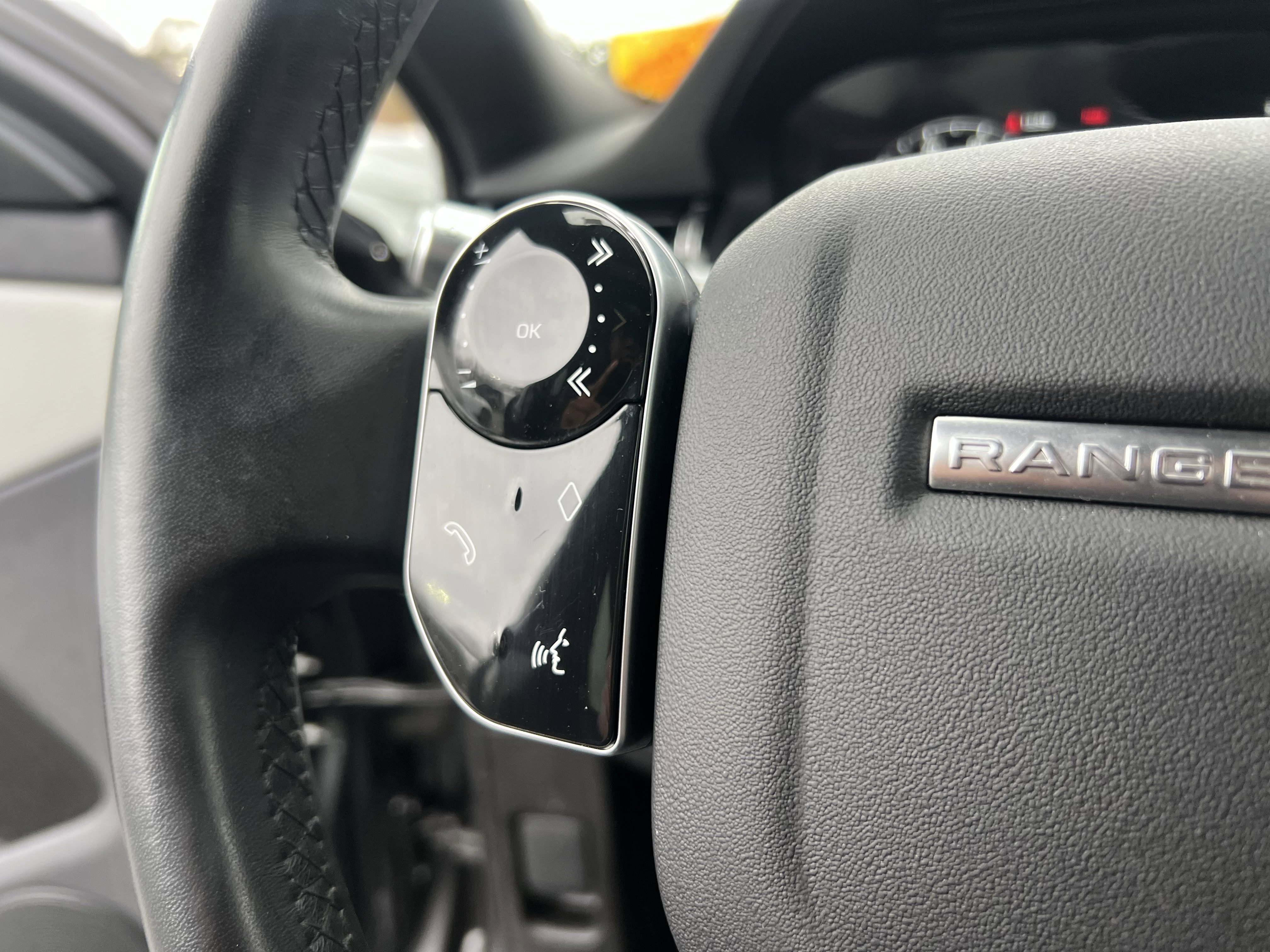 Used 2020 Land Rover Range Rover Evoque S image 20