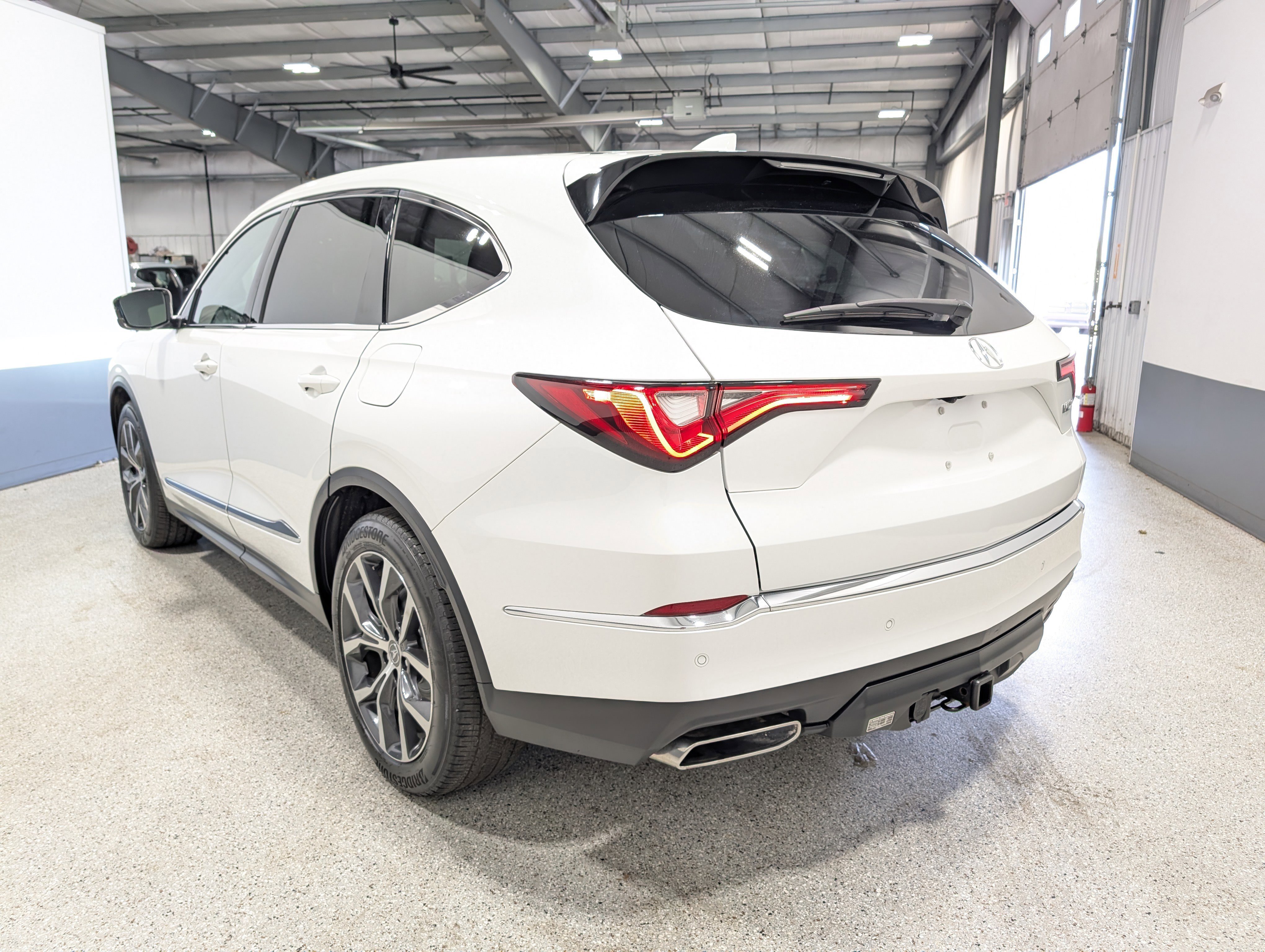 Used 2022 Acura MDX SH-AWD w/ Technology Package image 5