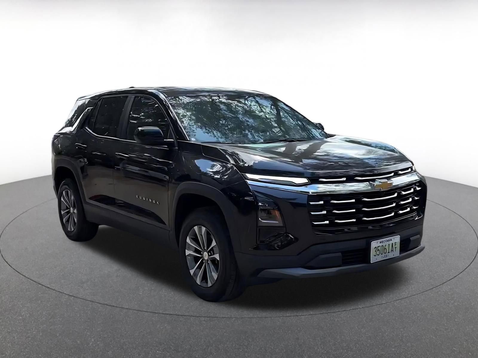 Used 2025 Chevrolet Equinox LT FWD image 3