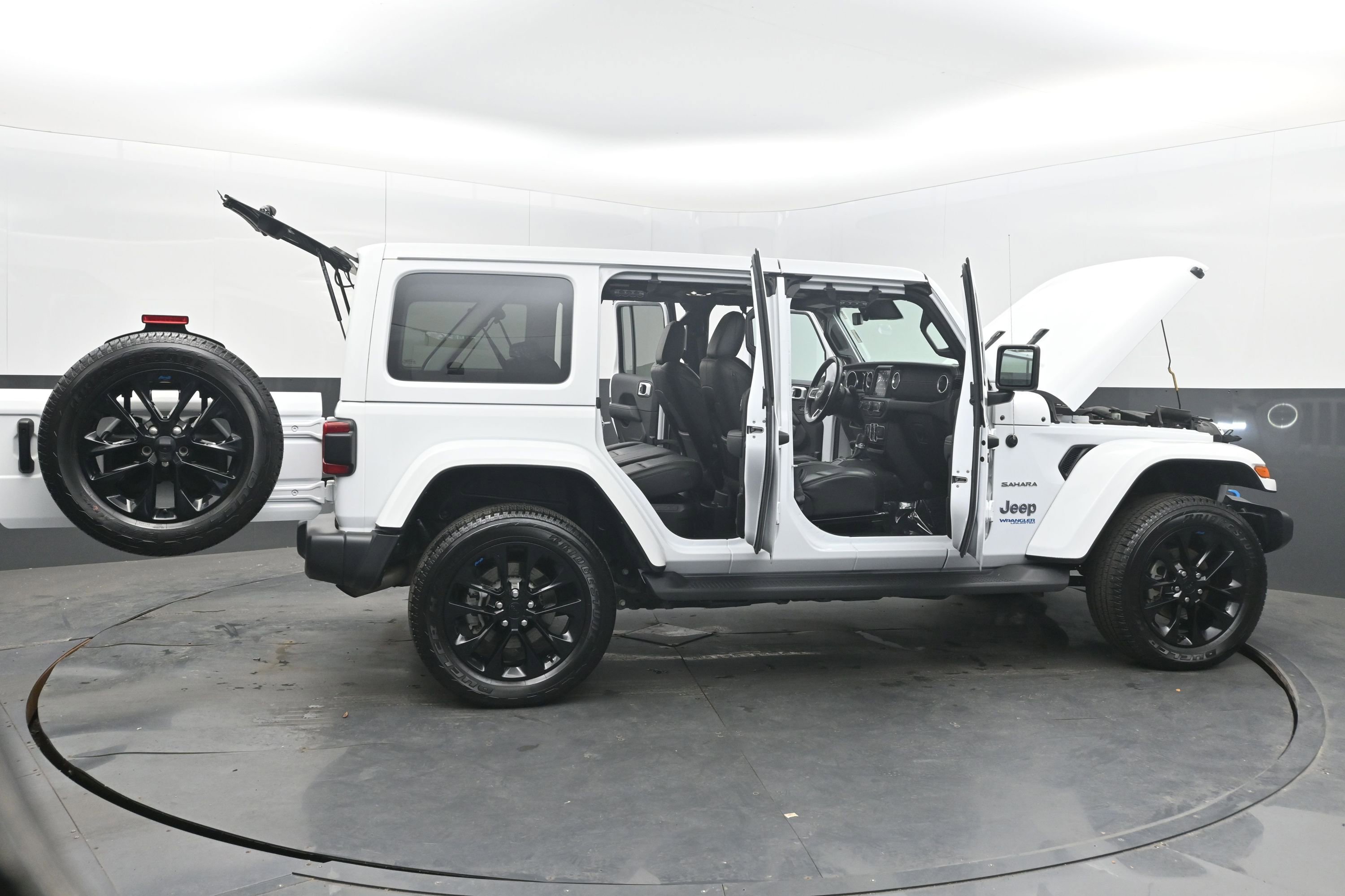 Used 2022 Jeep Wrangler Unlimited Sahara w/ Cold Weather Group AWD/4WD image 48