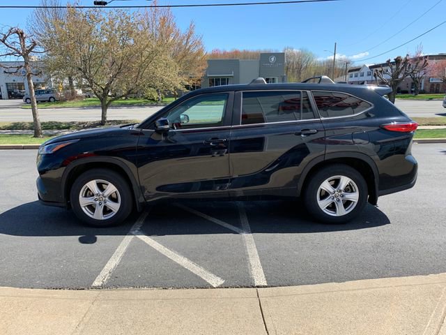 Used 2023 Toyota Highlander LE image 6