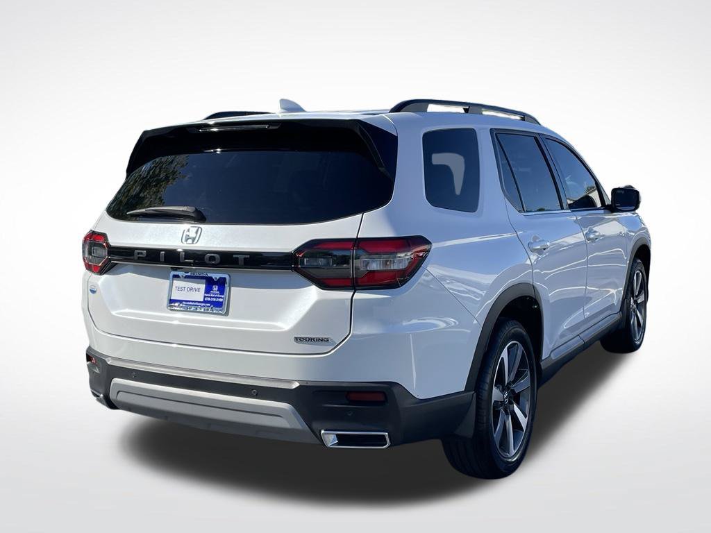 Certified 2025 Honda Pilot Touring image 6