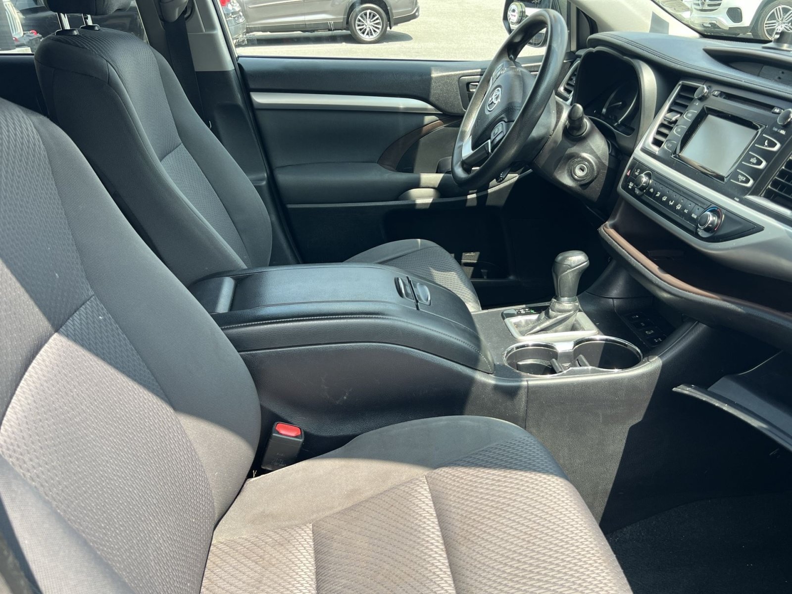 Used 2016 Toyota Highlander LE AWD/4WD image 25