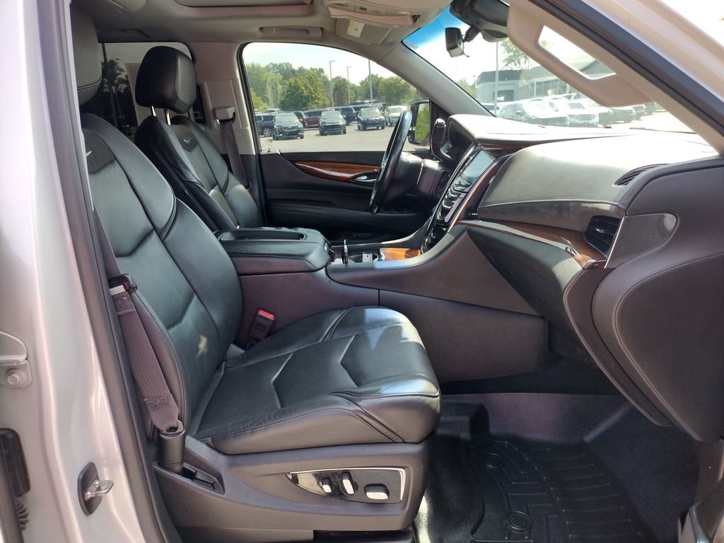 Used 2017 Cadillac Escalade ESV Premium Luxury AWD/4WD image 13