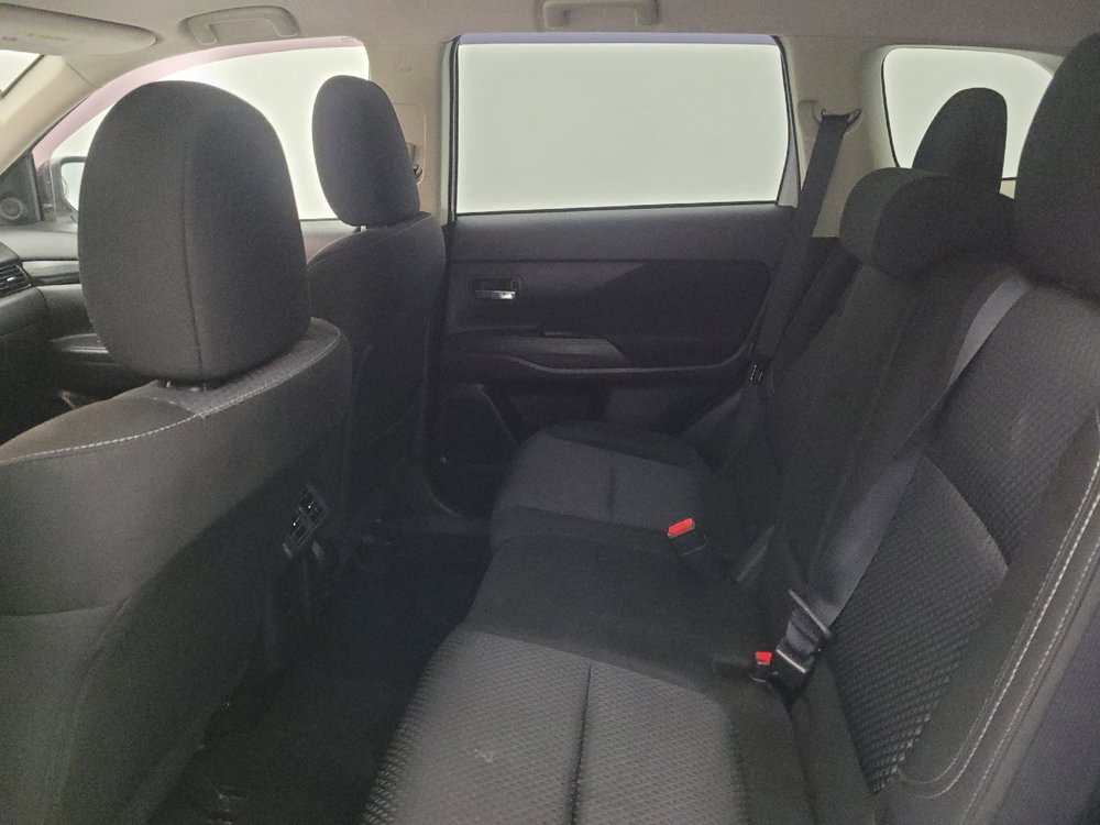 Used 2019 Mitsubishi Outlander ES AWD/4WD image 18