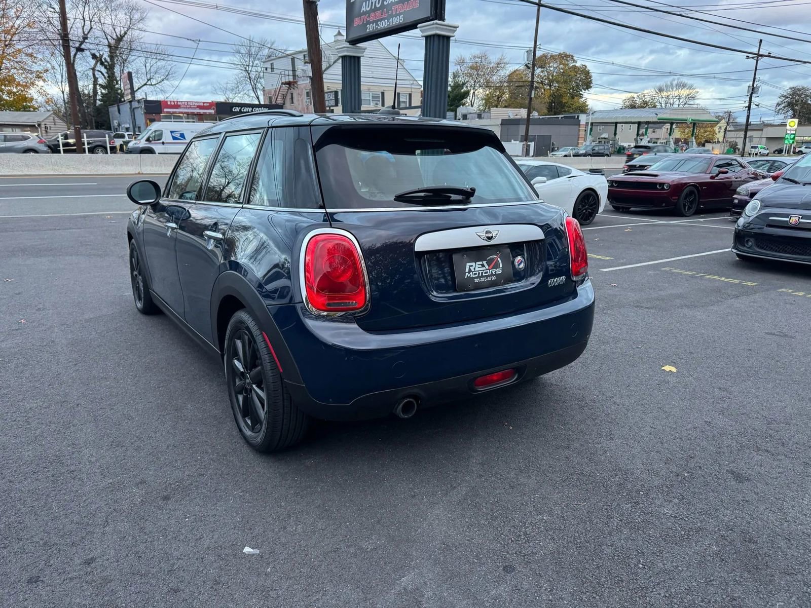 Used 2015 MINI Cooper 4-Door Hardtop image 6