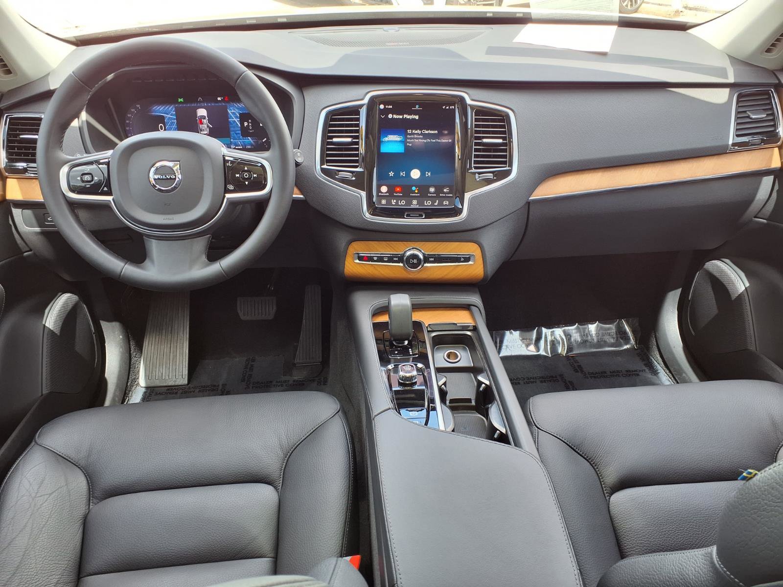 Certified 2024 Volvo XC90 B5 Plus w/ Protection Package Premier image 18