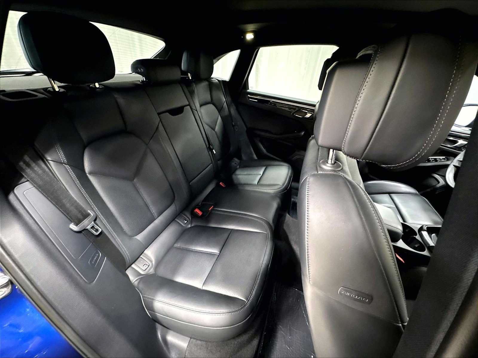 Used 2026 Porsche Macan AWD/4WD image 31