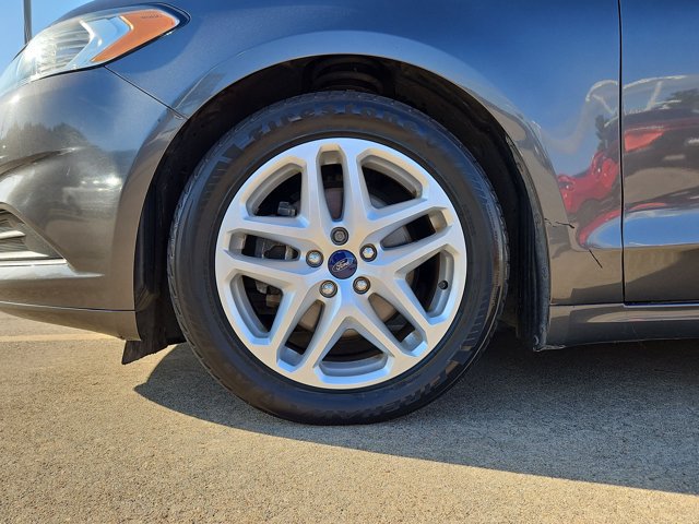 Used 2015 Ford Fusion SE FWD image 22