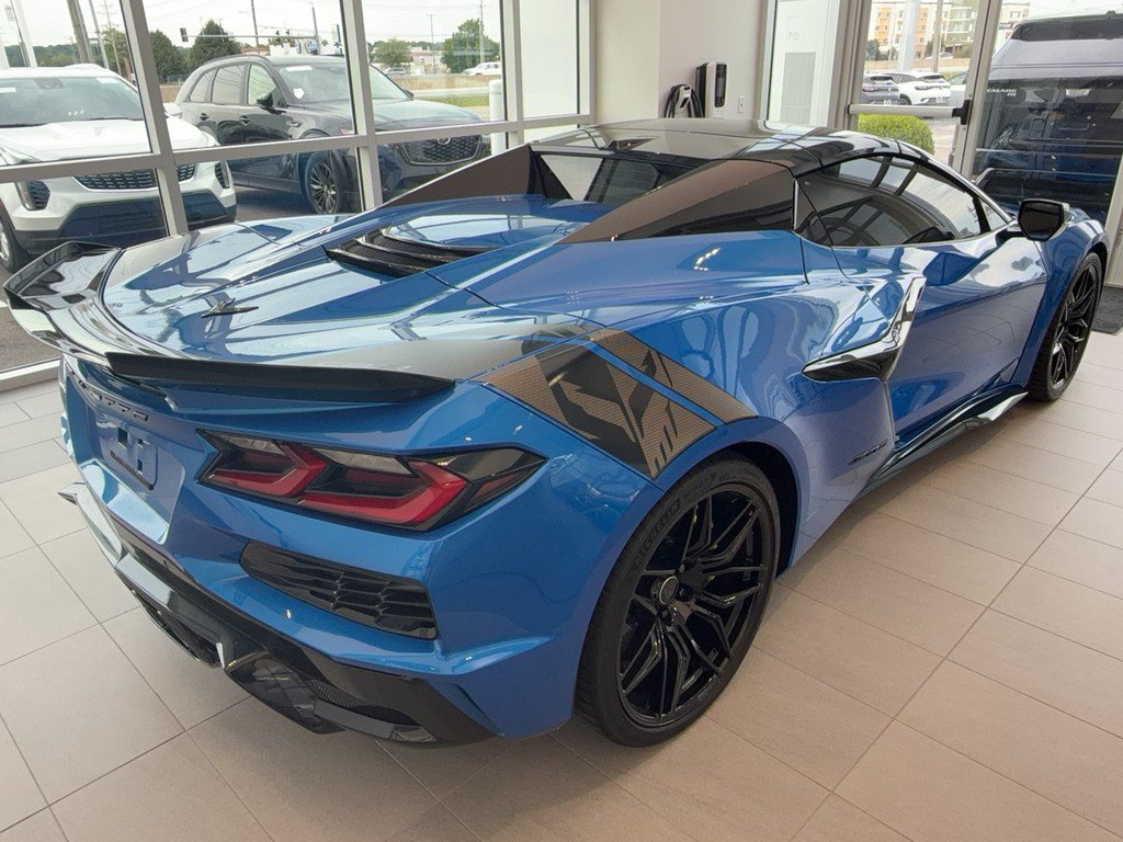 Used 2024 Chevrolet Corvette Z06 RWD image 5