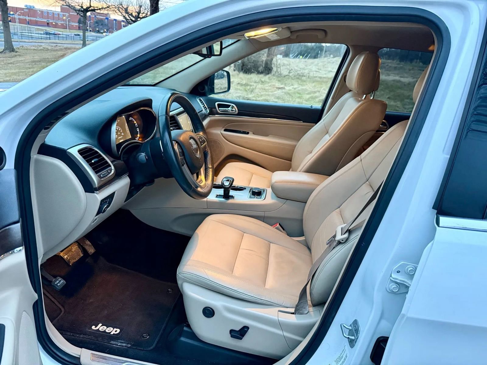 Used 2014 Jeep Grand Cherokee Limited image 13