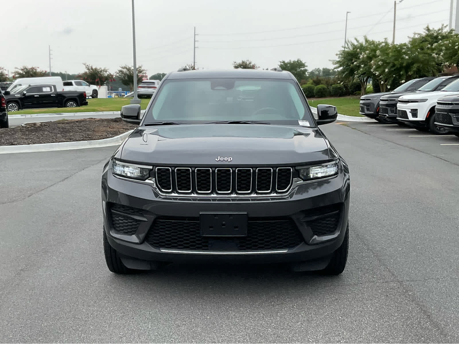 Used 2022 Jeep Grand Cherokee Laredo w/ Luxury Tech Group I RWD image 8