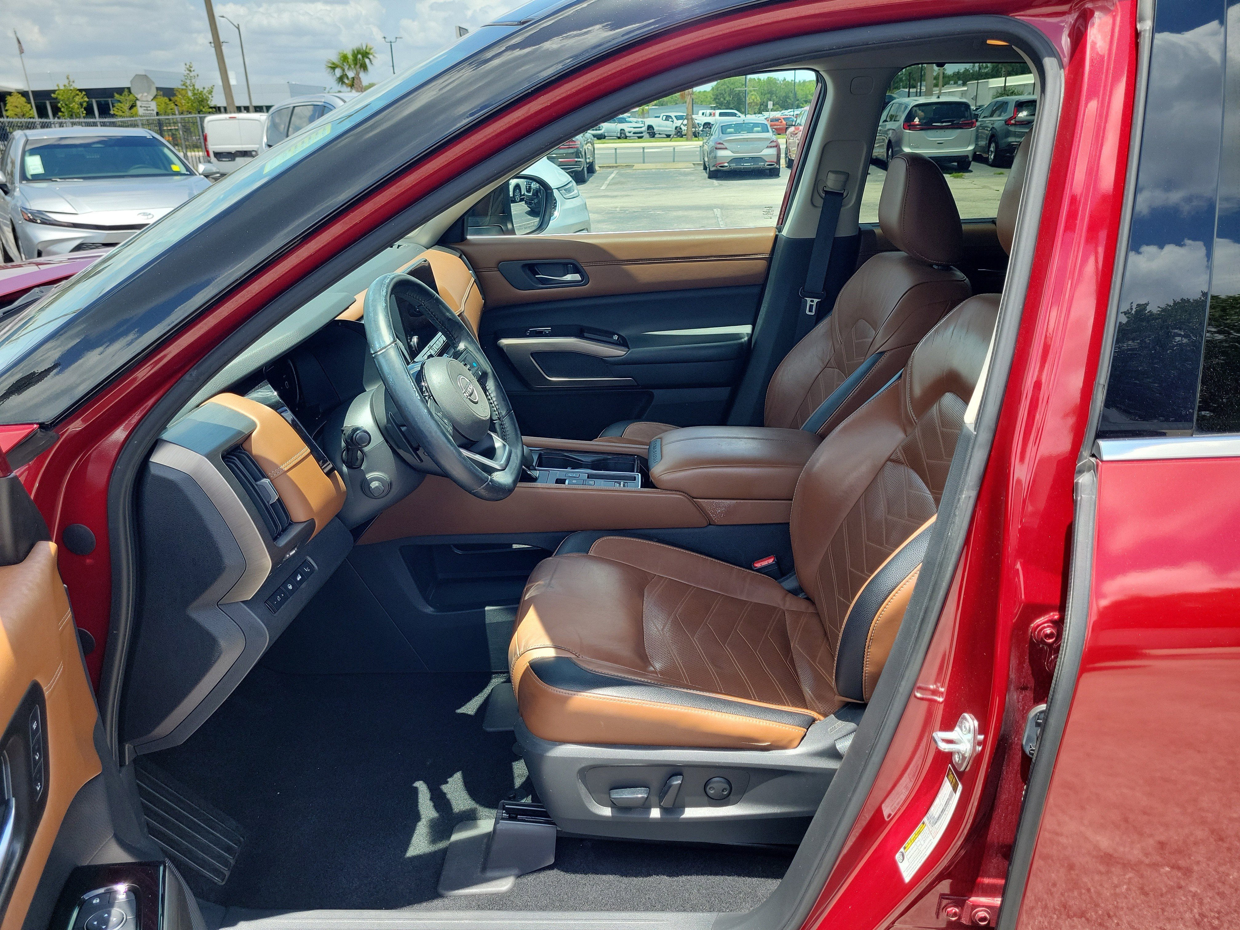 Certified 2022 Nissan Pathfinder Platinum w/ Cargo Package FWD image 13