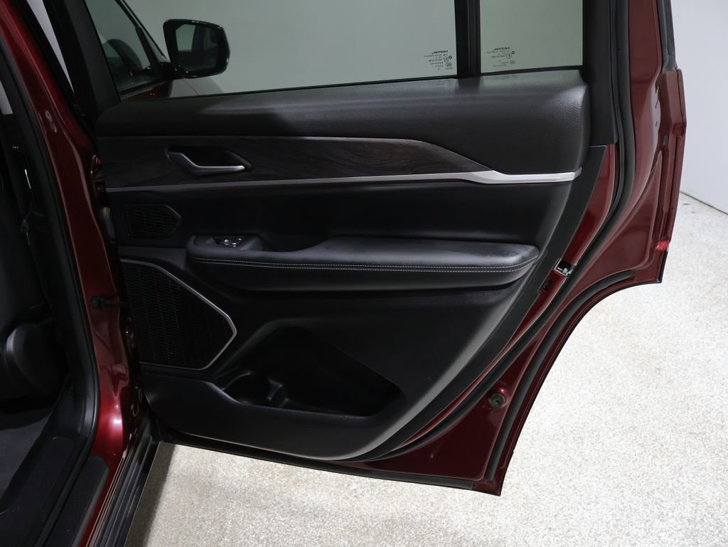 Used 2022 Jeep Grand Cherokee L Limited image 22