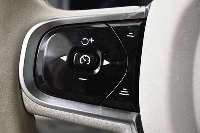 Used 2025 Volvo XC90 B5 Plus w/ Protection Package Premier AWD/4WD image 24