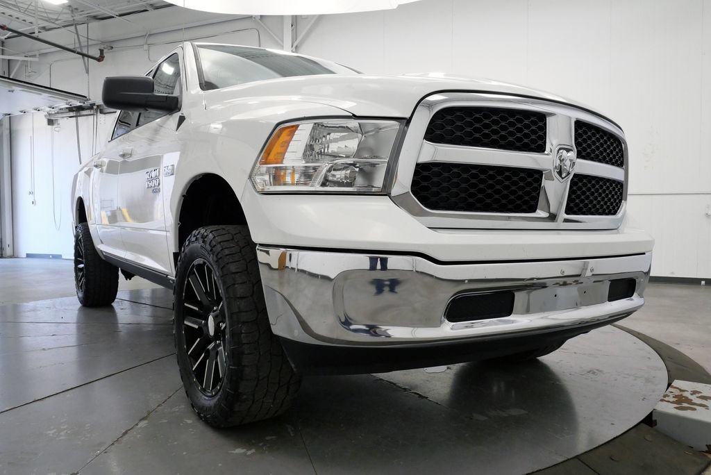 Used 2019 RAM 1500 Classic SLT AWD/4WD image 37