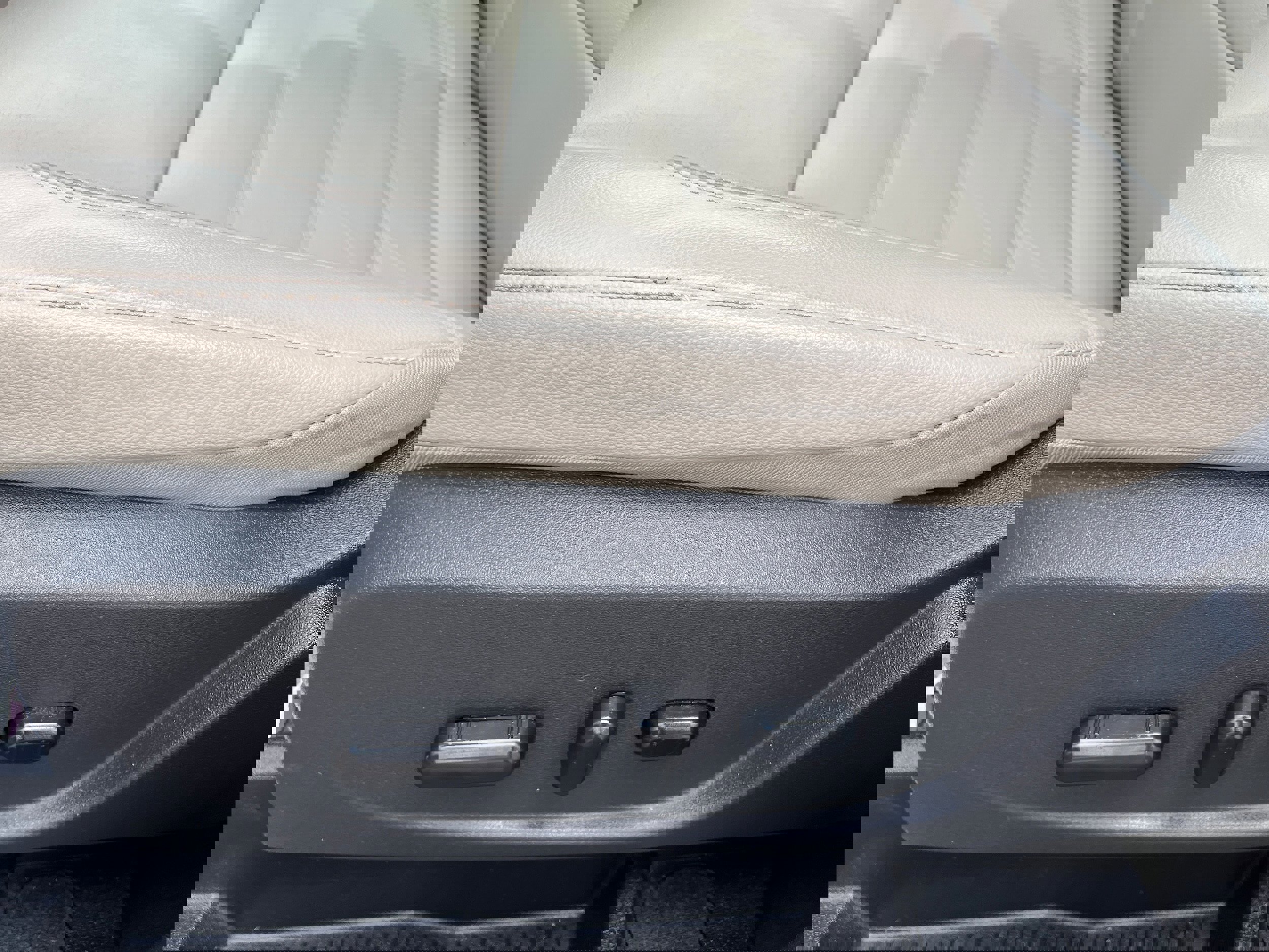 Certified 2017 Ford Escape Titanium w/ Equipment Group 301A image 10