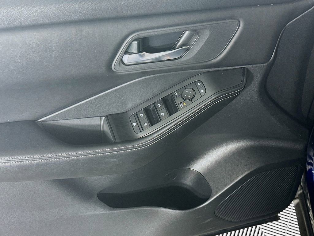 Used 2024 Nissan Rogue SV image 24