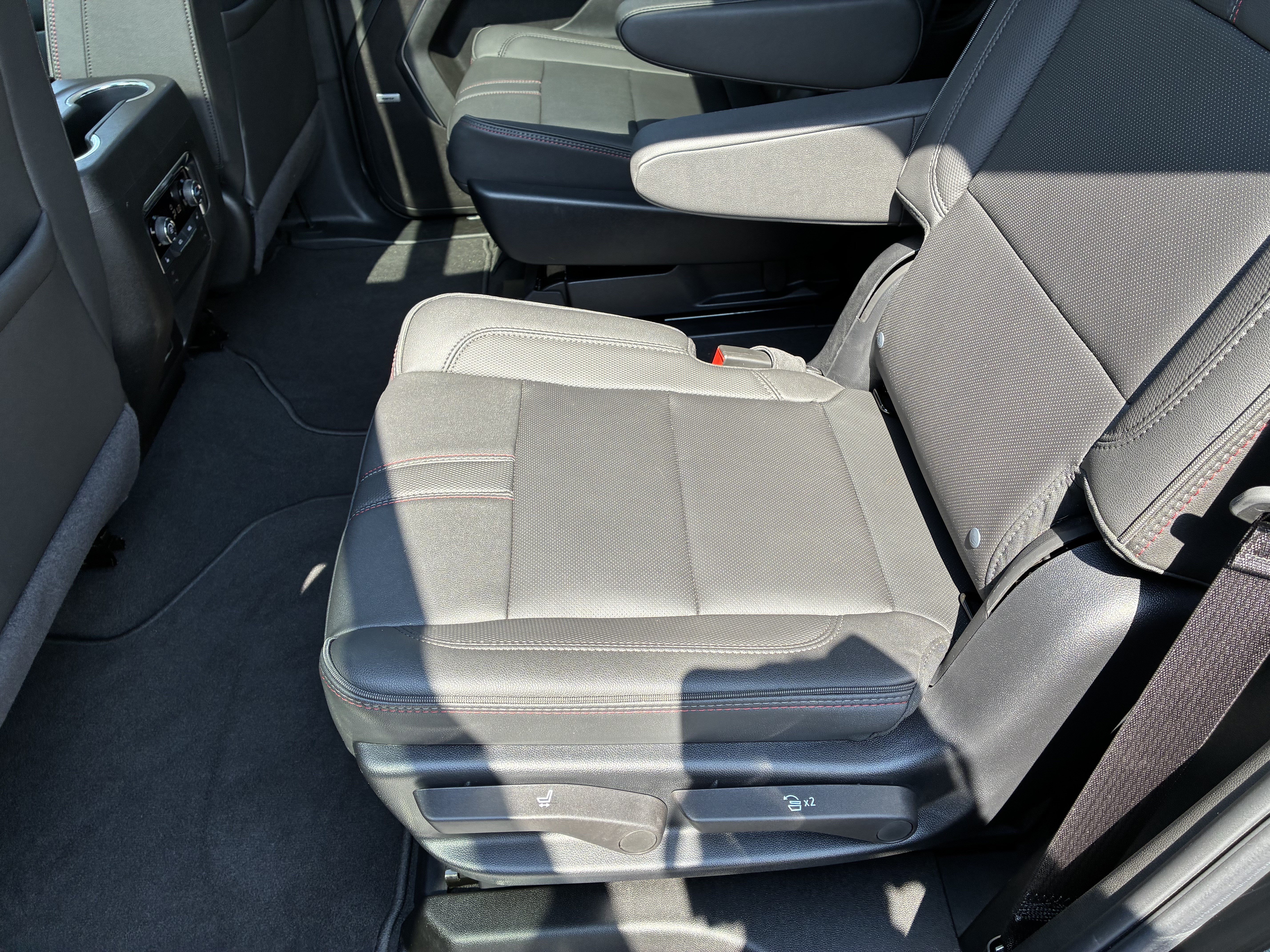 Used 2025 Chevrolet Tahoe RST w/ Comfort Package RWD image 14
