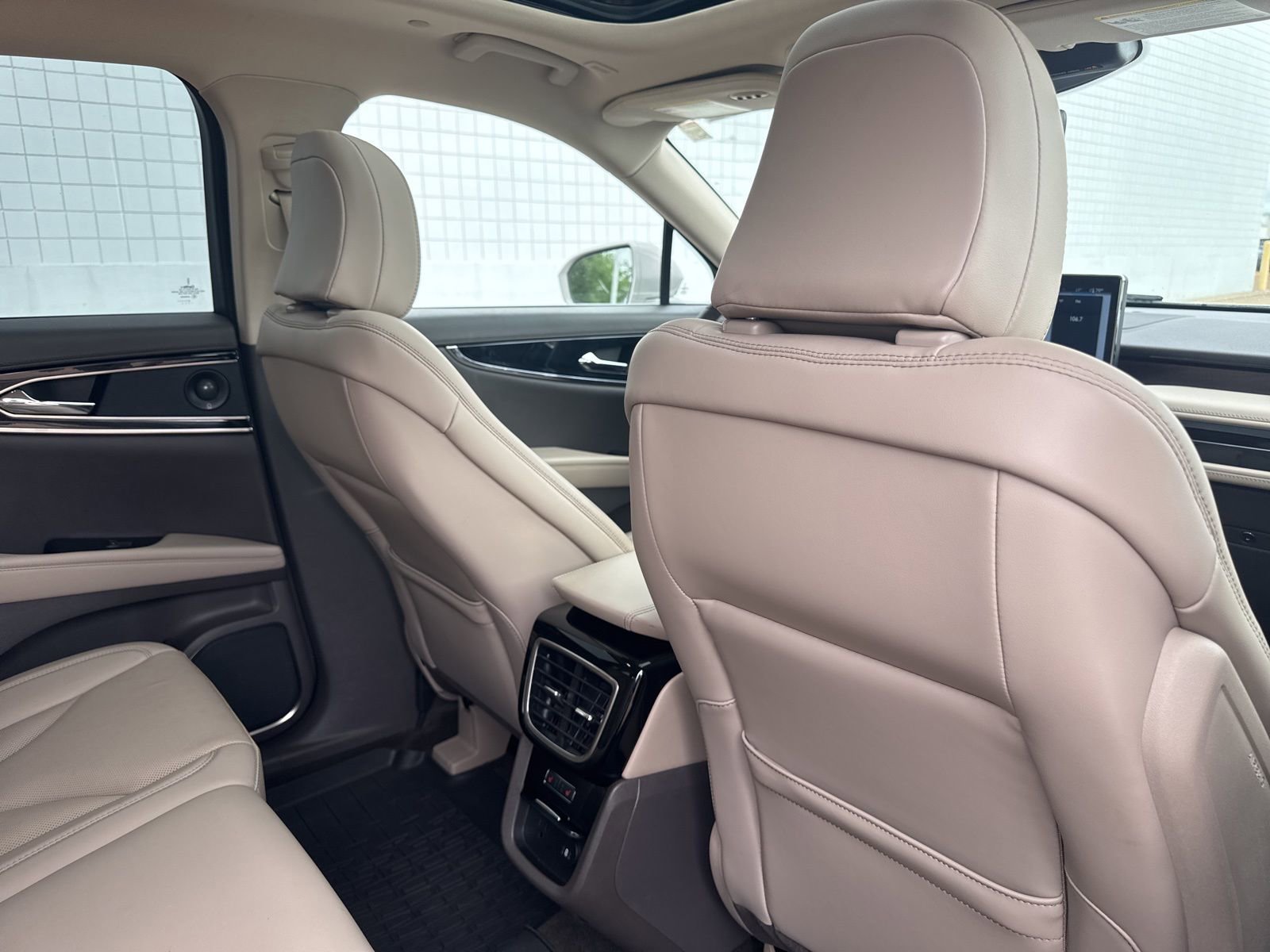 Used 2023 Lincoln Nautilus Reserve w/ Luxury Package image 26