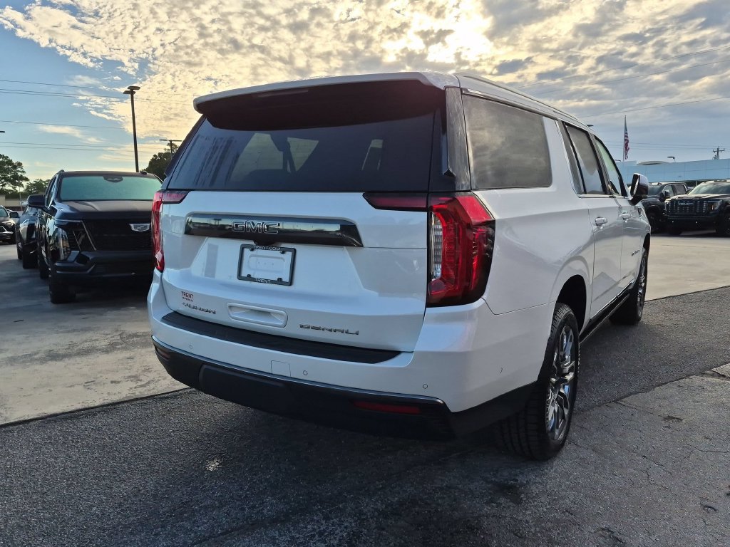 Used 2024 GMC Yukon XL Denali Ultimate AWD/4WD image 4