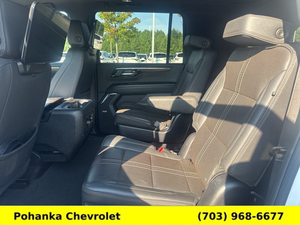 Used 2025 Chevrolet Suburban High Country AWD/4WD image 32