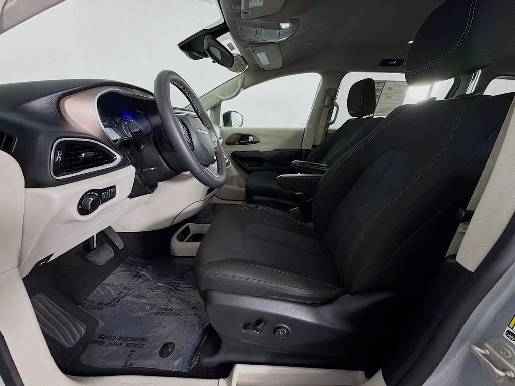 Used 2023 Chrysler Voyager LX FWD image 12