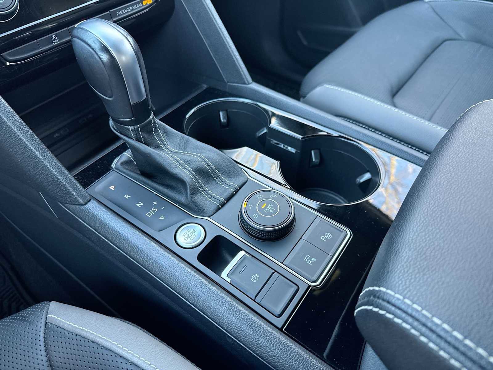 Used 2023 Volkswagen Atlas Cross Sport SEL Premium R-Line image 31