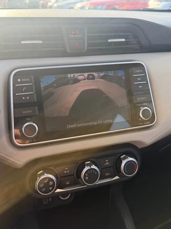 Used 2021 Nissan Versa SV image 9