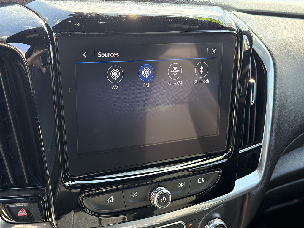 Used 2022 Chevrolet Traverse LT FWD image 12