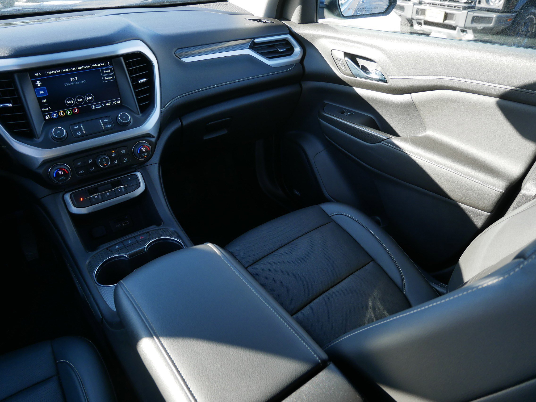 Used 2023 GMC Acadia SLT w/ Technology Package image 11