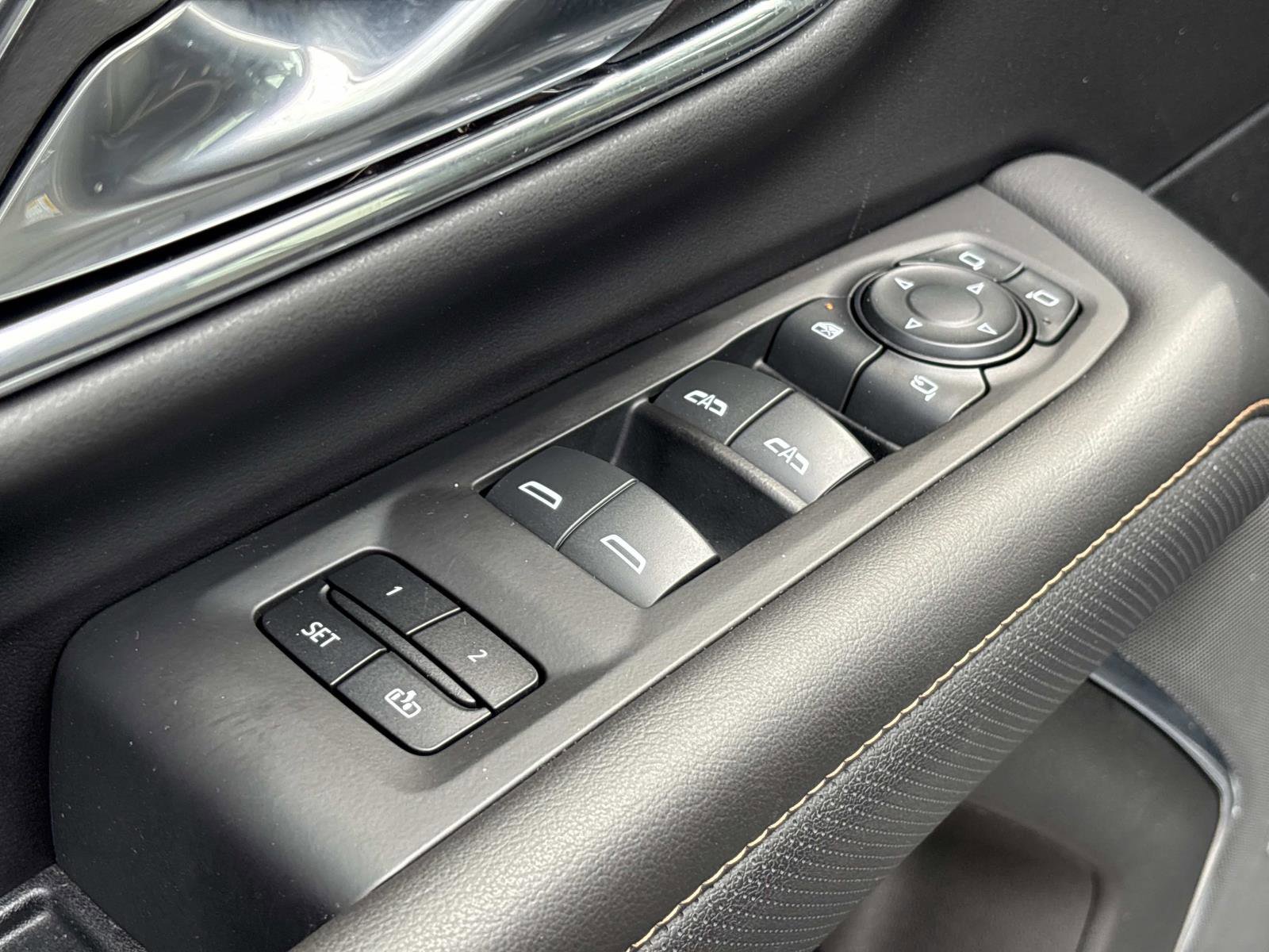 Used 2023 GMC Yukon AT4 AWD/4WD image 13