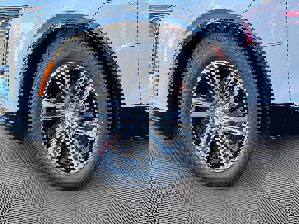 New 2026 Cadillac Lyriq Luxury image 9