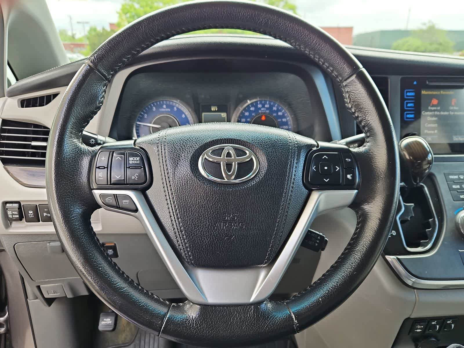 Used 2017 Toyota Sienna XLE AWD/4WD image 23