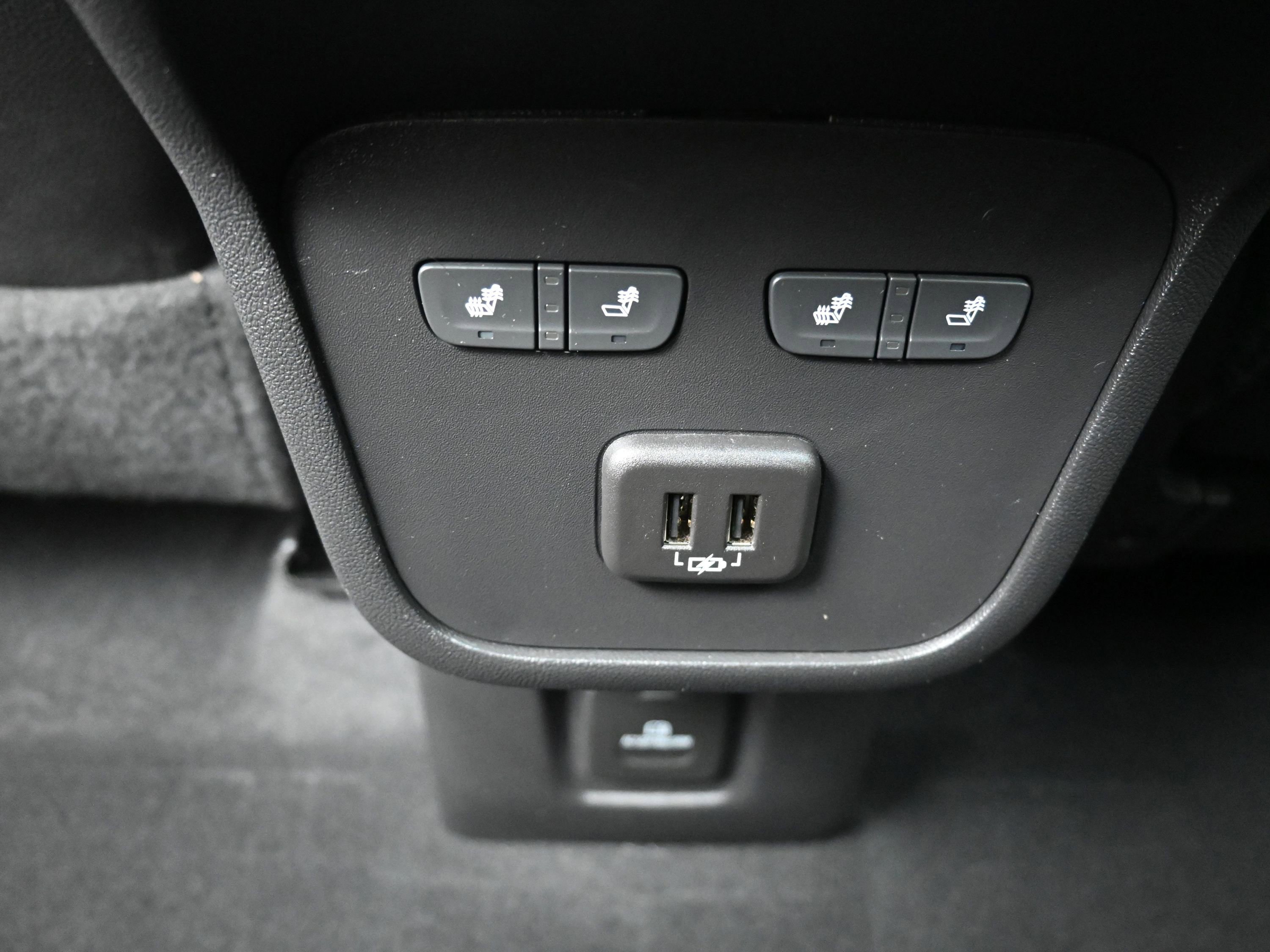 Used 2023 GMC Terrain Denali w/ Black Diamond Edition image 32