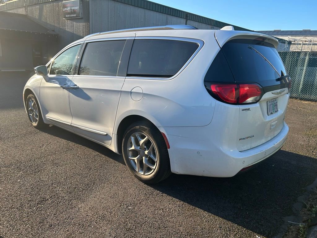 Used 2017 Chrysler Pacifica Limited w/ UConnect Theater Package image 6