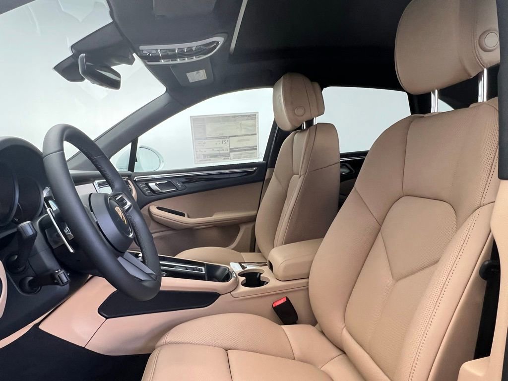 Used 2026 Porsche Macan AWD/4WD image 5