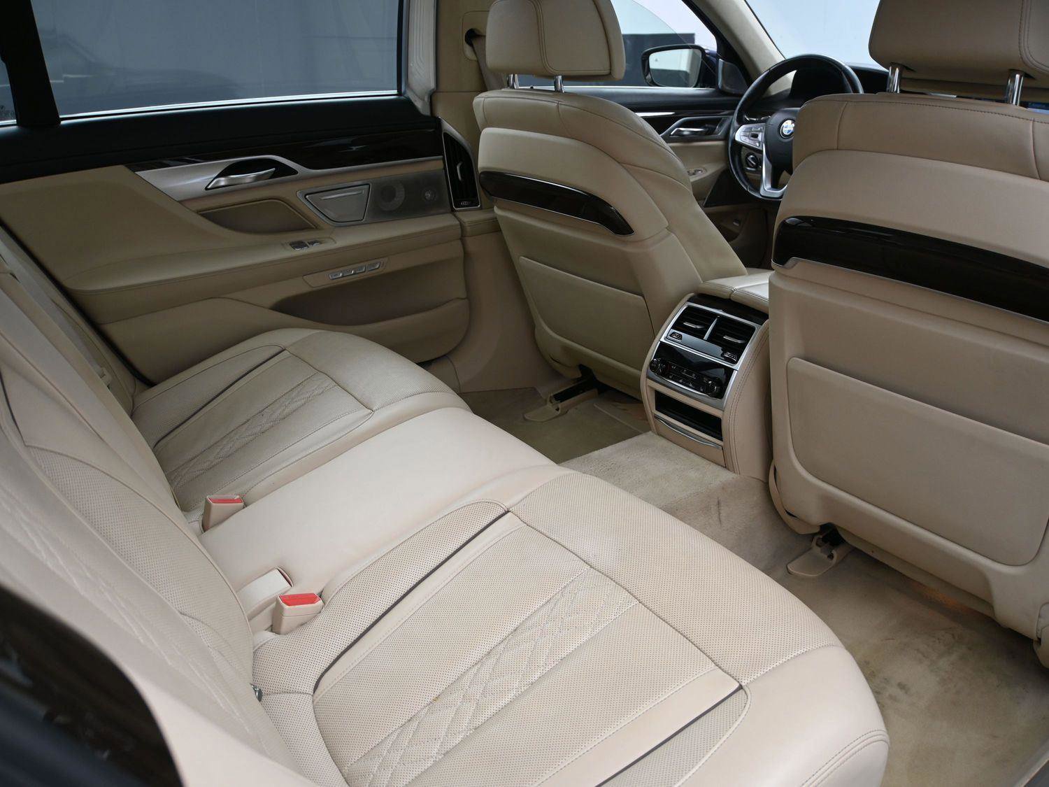 Used 2018 BMW 750i xDrive image 25