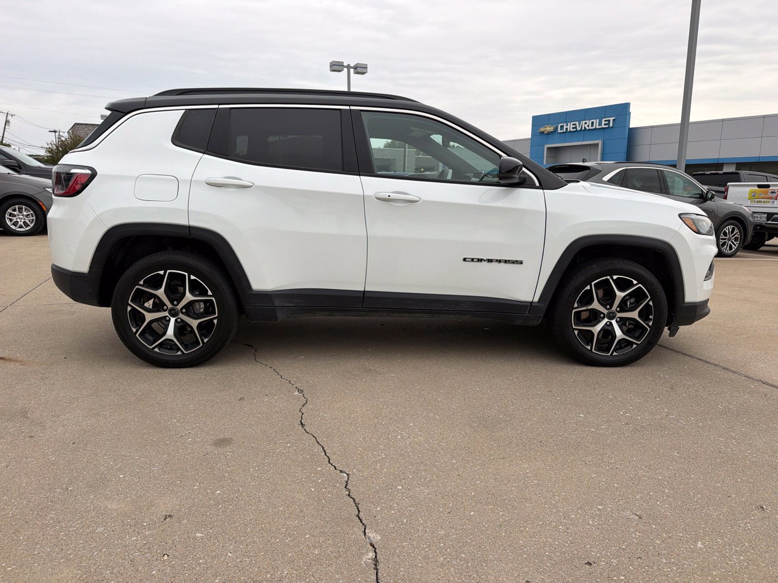 Used 2025 Jeep Compass Limited AWD/4WD image 5