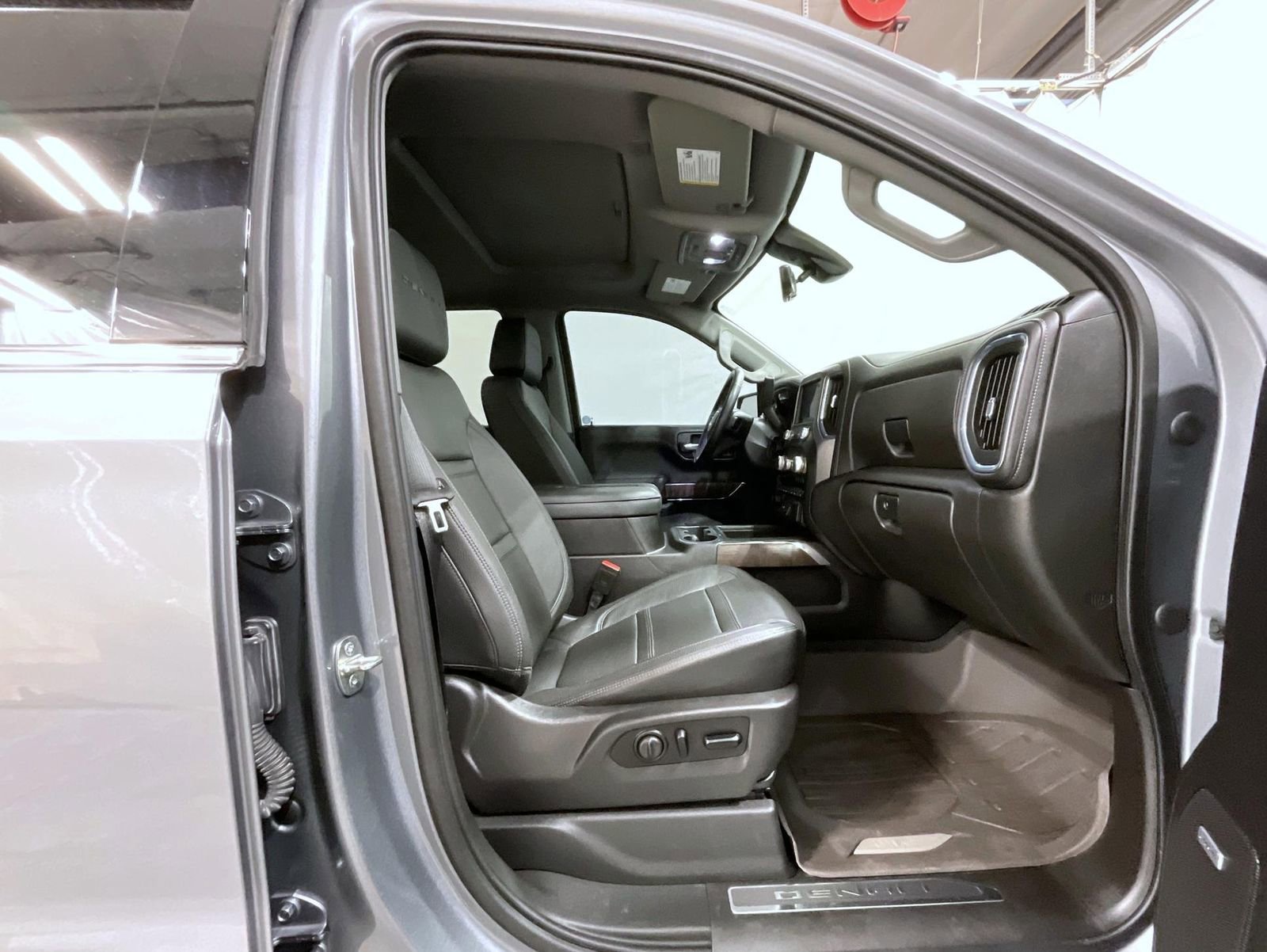 Used 2021 GMC Sierra 1500 Denali w/ Denali Ultimate Package AWD/4WD image 16