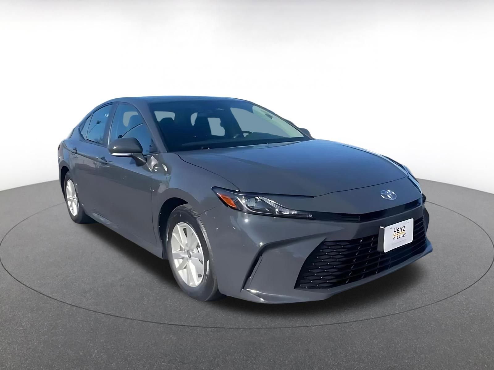 Used 2025 Toyota Camry LE image 3