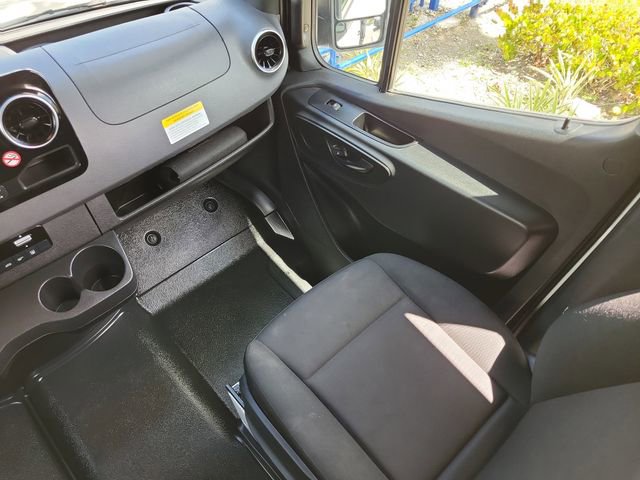 Used 2025 Mercedes-Benz Sprinter 2500 image 12