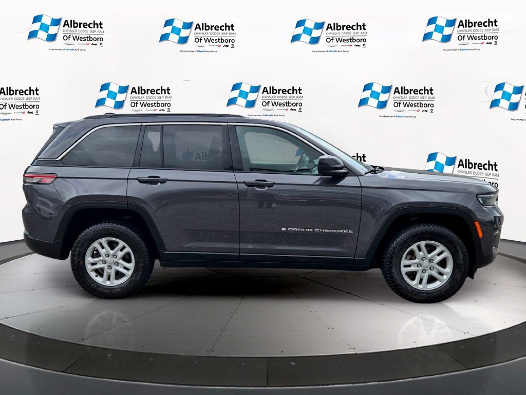 Used 2024 Jeep Grand Cherokee Laredo AWD/4WD image 6
