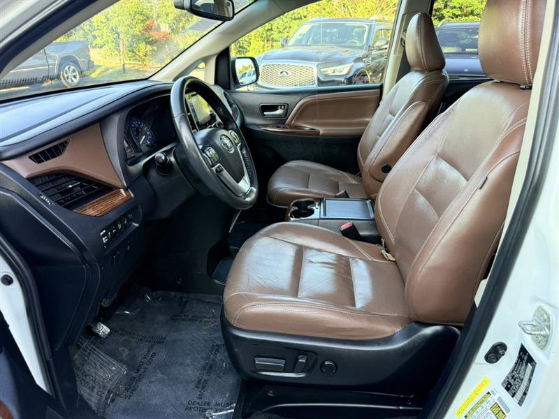 Used 2015 Toyota Sienna Limited Premium FWD image 27
